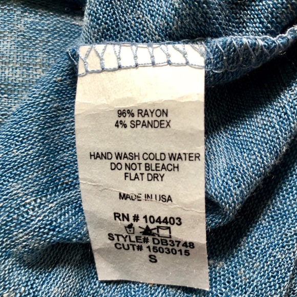 🎁NWOT hi Lo raw edge blue top. - Picture 5 of 7
